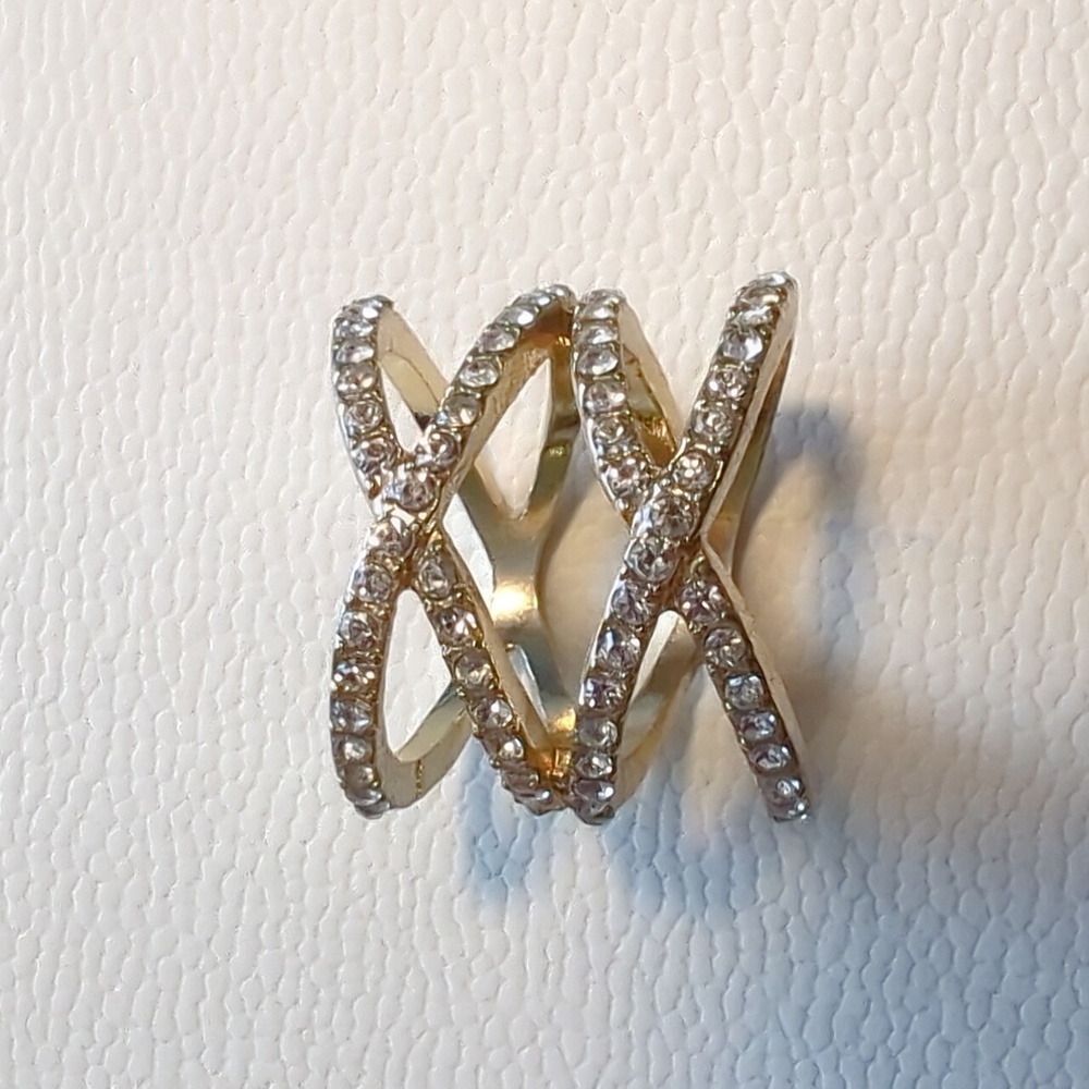 Size 8 gold diamond ring